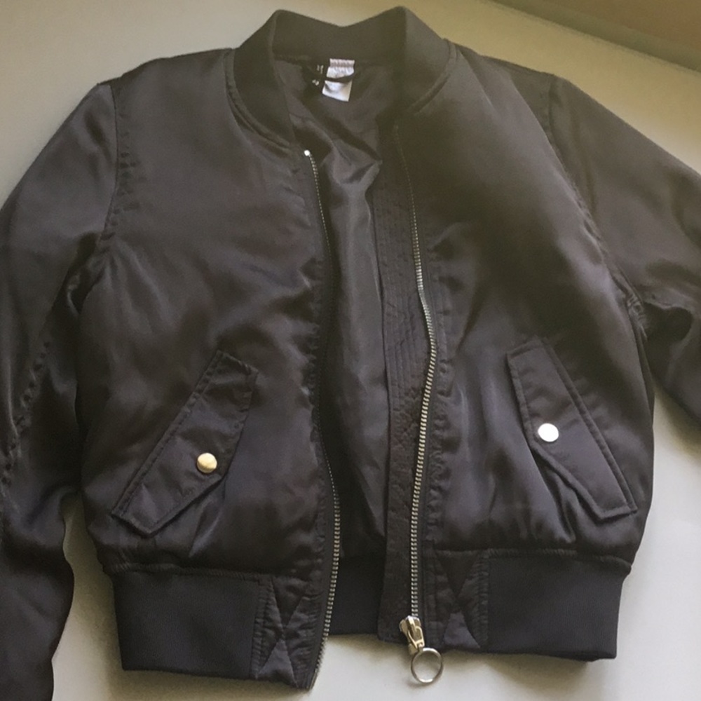 Satin-like bomber jacket sz 6